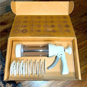 IOB The Pampered Chef PC Cookie Press 1525 17 Piece Set ~ Kitchen Tools